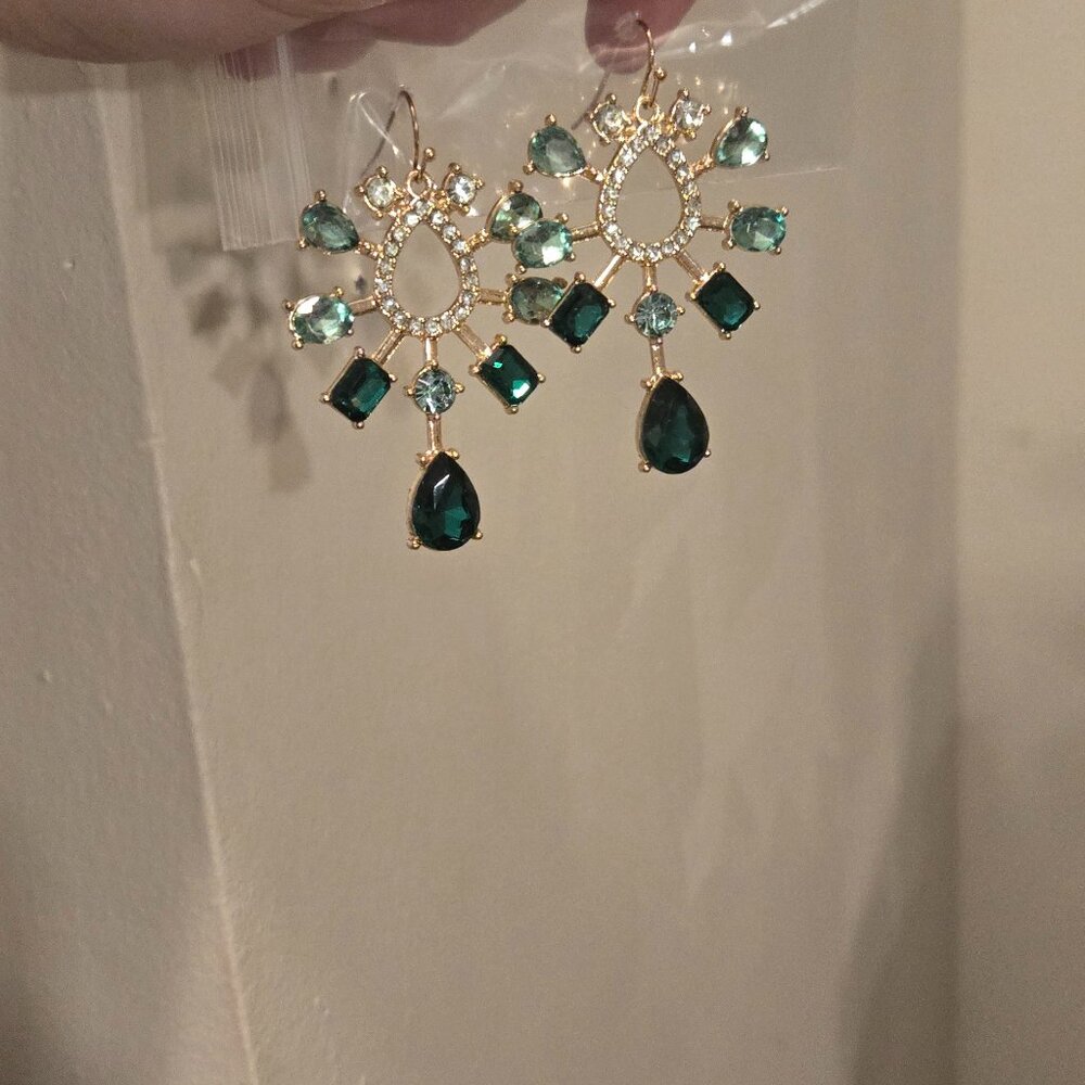 green earrings